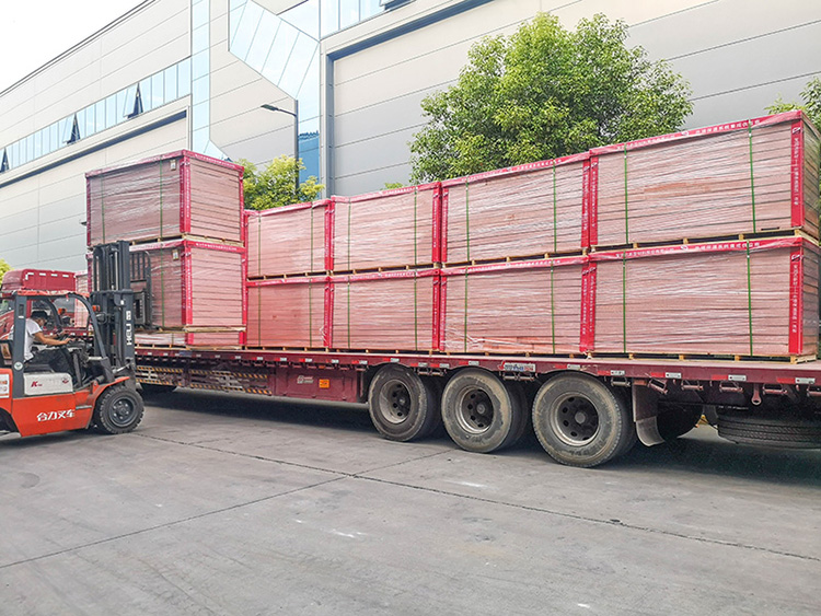 寶潤(rùn)達(dá)真金板外墻保溫一體板裝車發(fā)往深圳