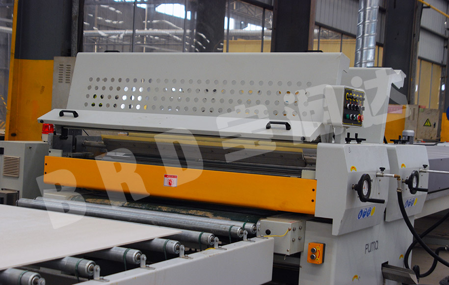 寶潤達(dá)保溫一體板滾涂底漆